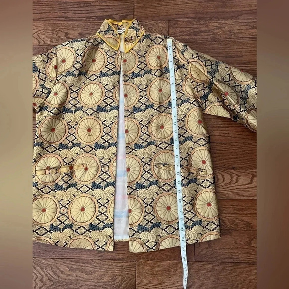 Beautiful Vintage Gold Brocade Jacket 🇯🇵 - Picture 3 of 9